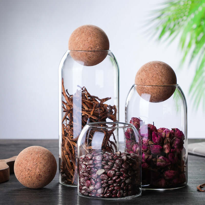 Sustainable bamboo lid with airtight silicone seal for food freshness